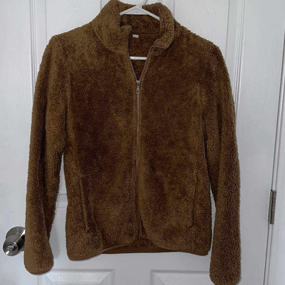 uniqlo dark brown fluffy jacket